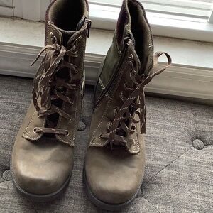 Earth Origins Khaki Lace-Up Boots